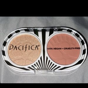 Brand New Pacifica glimmer shimmer highlighter & Fire Lit blush duo, size 8g